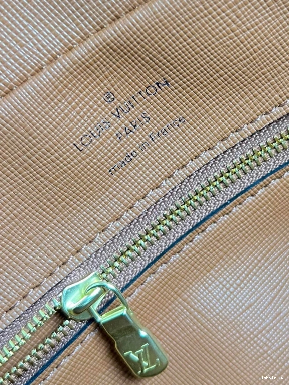 WIS VUITTON LOUIS MESSENGER 1006